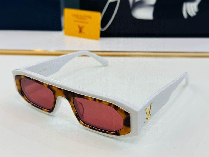 LV Sunglasses 902